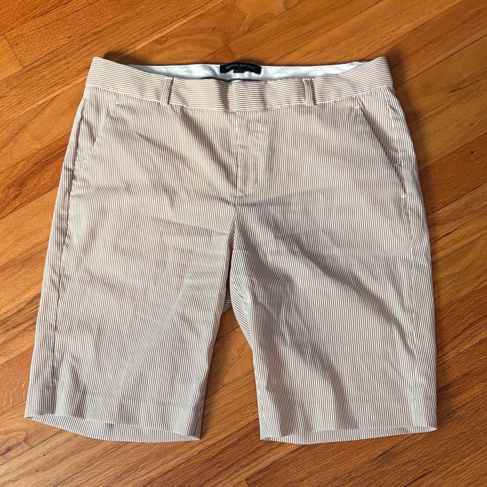 Women’s Banana Republic Tan Striped dress Shorts size 6